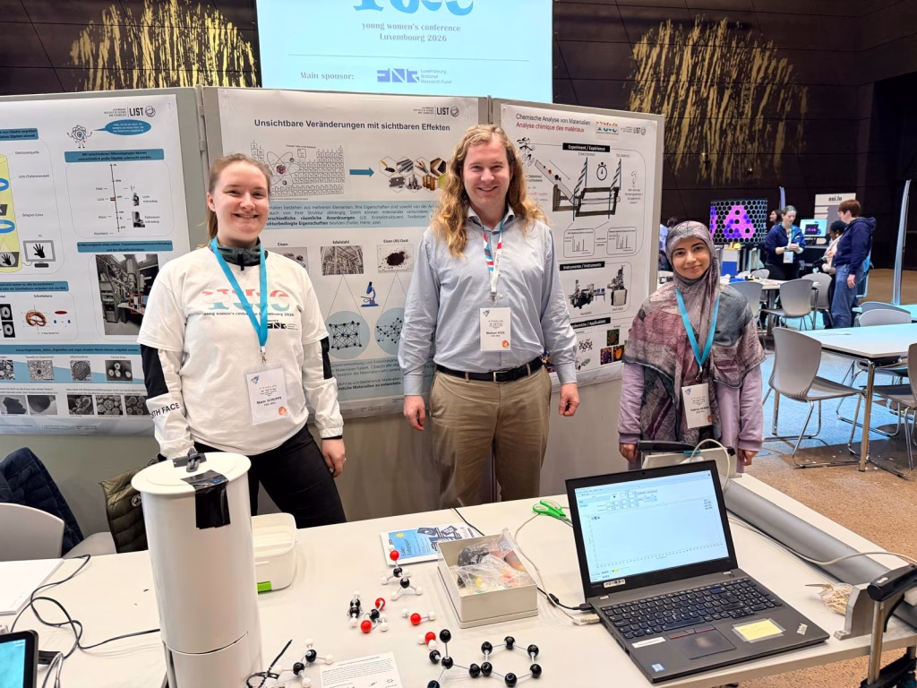 SSbD4CheM_YoungWomenConfLux_LIST